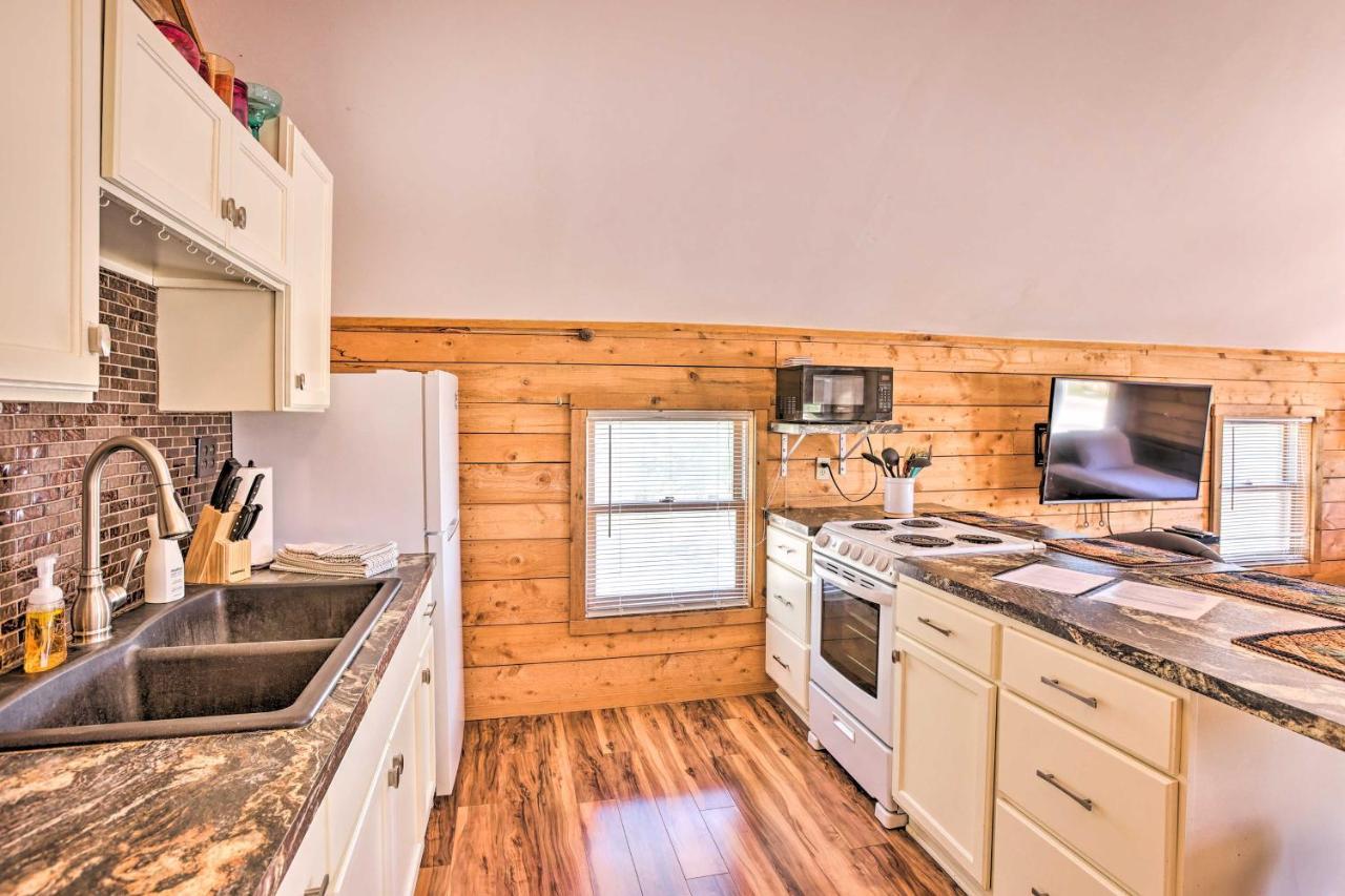 Quaint Studio With Shared Beach Walk To Suttons Bay Exterior foto